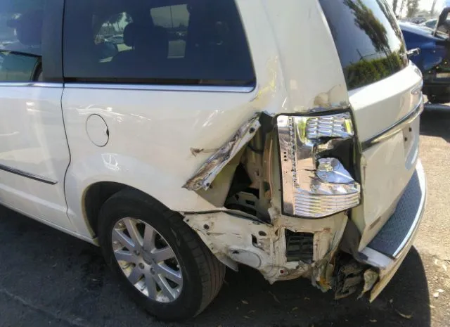 Photo 5 VIN: 2C4RC1BG9DR697100 - CHRYSLER TOWN & COUNTRY 