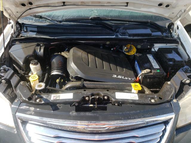 Photo 6 VIN: 2C4RC1BG9DR743220 - CHRYSLER TOWN & COU 