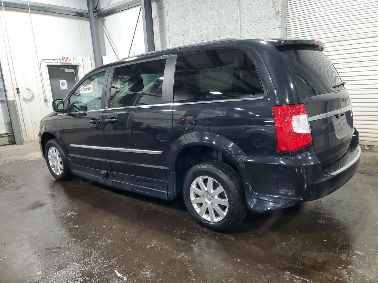 Photo 2 VIN: 2C4RC1BG9DR748062 - CHRYSLER TOWN & COUNTRY 