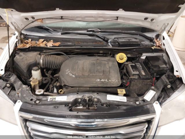 Photo 9 VIN: 2C4RC1BG9ER210947 - CHRYSLER TOWN & COUNTRY 