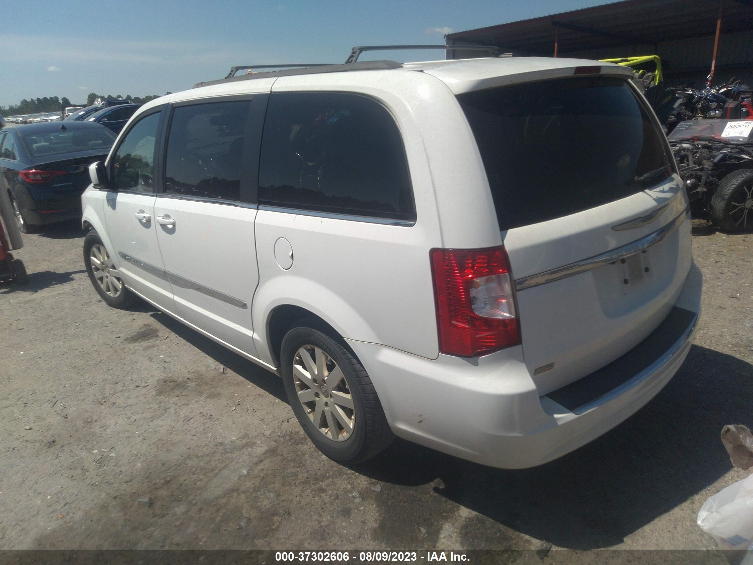 Photo 2 VIN: 2C4RC1BG9ER441640 - CHRYSLER TOWN & COUNTRY 