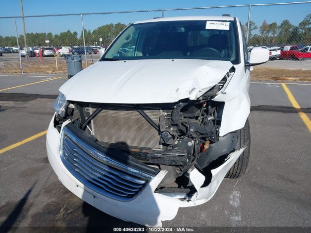 Photo 5 VIN: 2C4RC1BG9FR715033 - CHRYSLER TOWN AND COUNTRY 