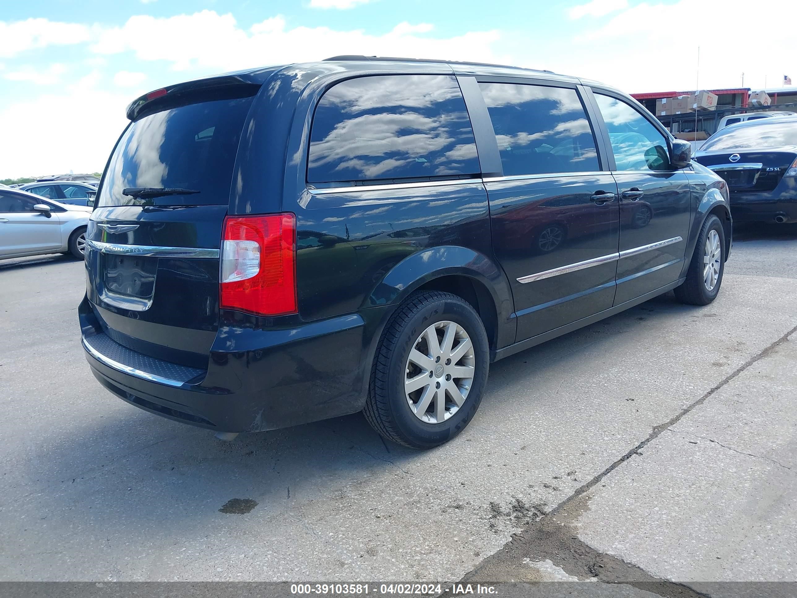 Photo 3 VIN: 2C4RC1BG9GR295484 - CHRYSLER TOWN & COUNTRY 