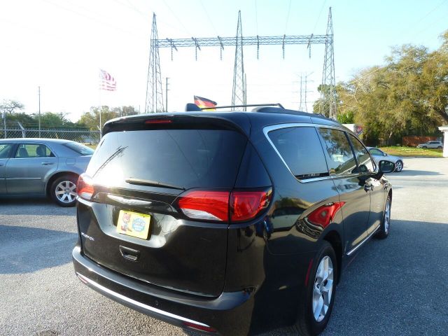 Photo 6 VIN: 2C4RC1BG9HR541192 - CHRYSLER PACIFICA 