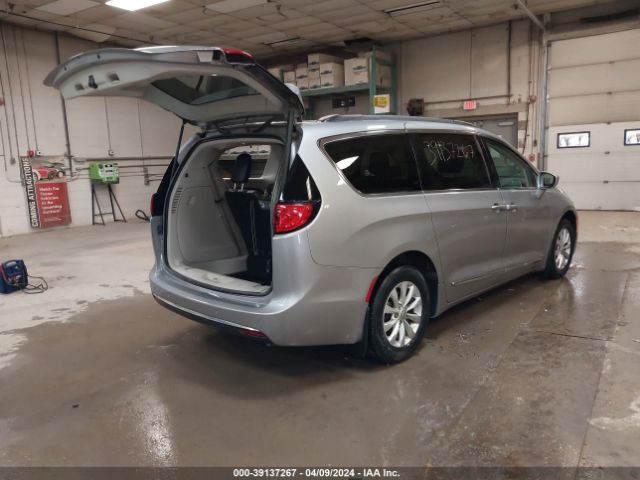 Photo 3 VIN: 2C4RC1BG9HR543721 - CHRYSLER PACIFICA 