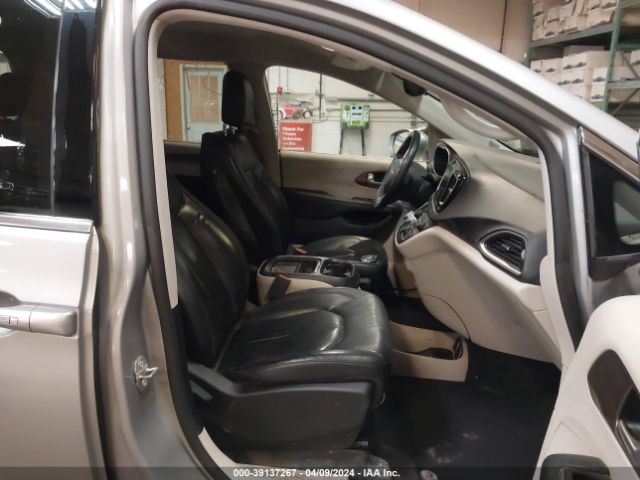 Photo 4 VIN: 2C4RC1BG9HR543721 - CHRYSLER PACIFICA 