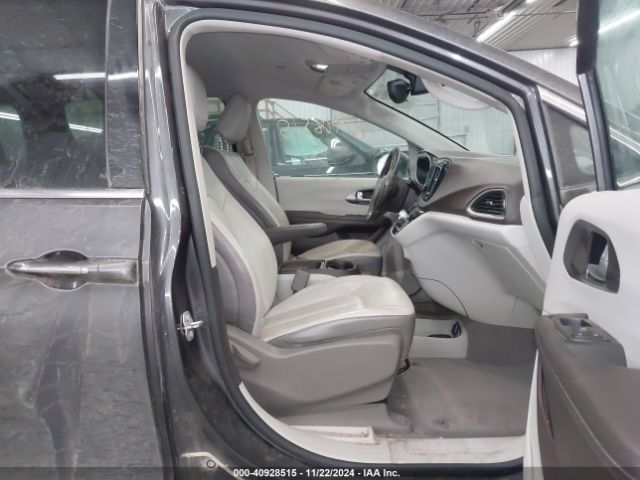 Photo 4 VIN: 2C4RC1BG9HR614710 - CHRYSLER PACIFICA 