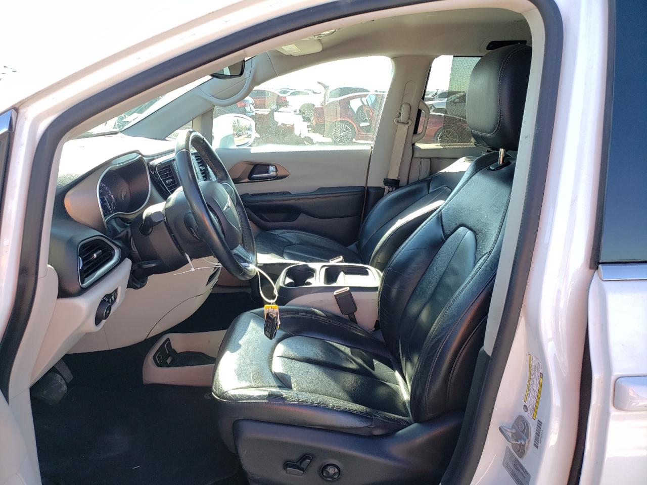 Photo 6 VIN: 2C4RC1BG9HR627330 - CHRYSLER PACIFICA 