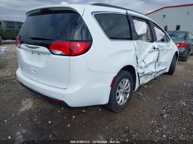 Photo 3 VIN: 2C4RC1BG9HR713284 - CHRYSLER PACIFICA 