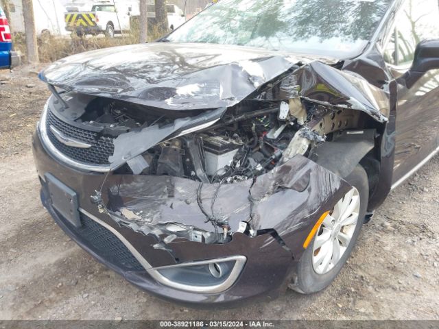 Photo 5 VIN: 2C4RC1BG9JR115346 - CHRYSLER PACIFICA 