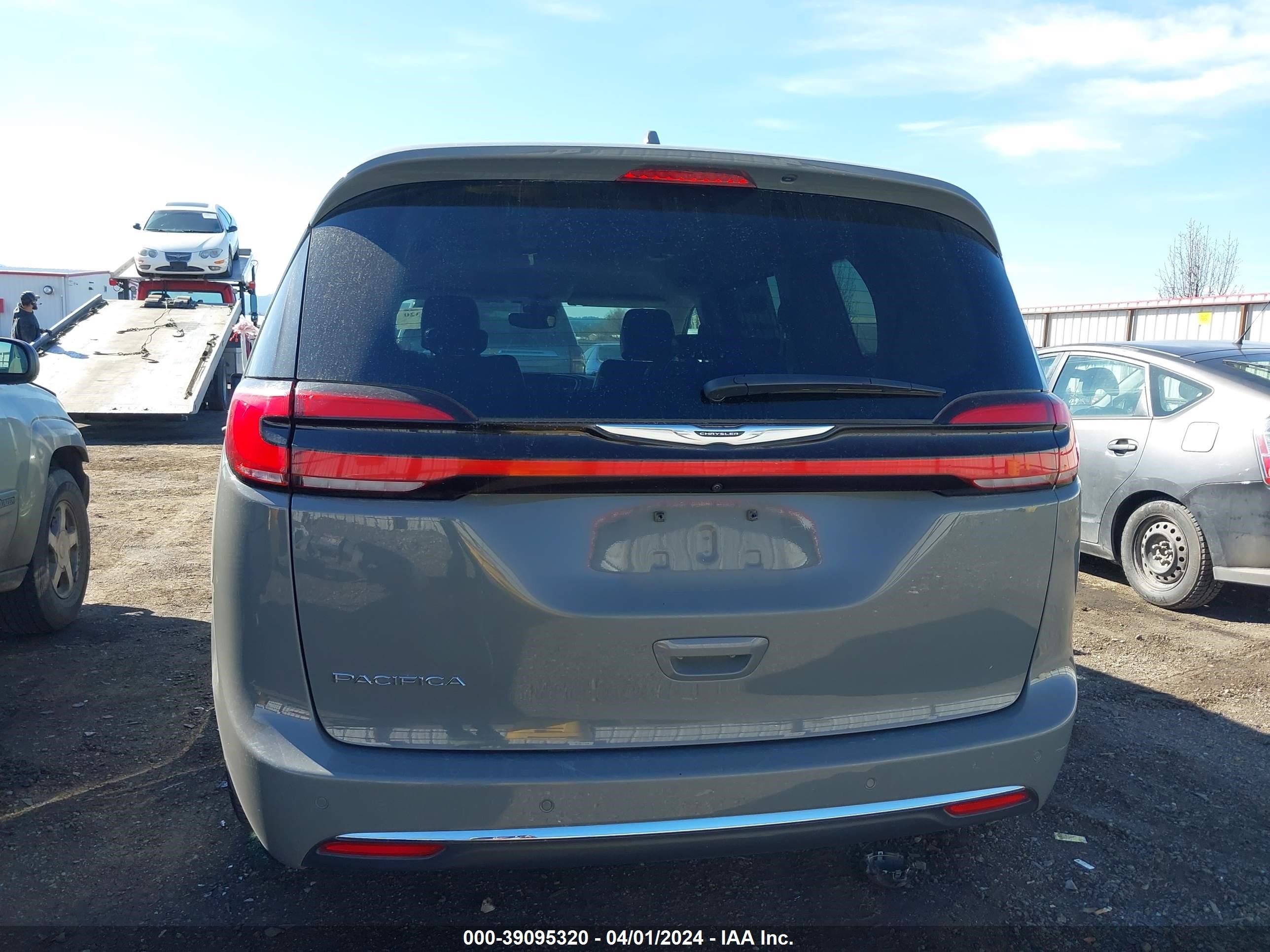 Photo 15 VIN: 2C4RC1BG9NR133321 - CHRYSLER PACIFICA 