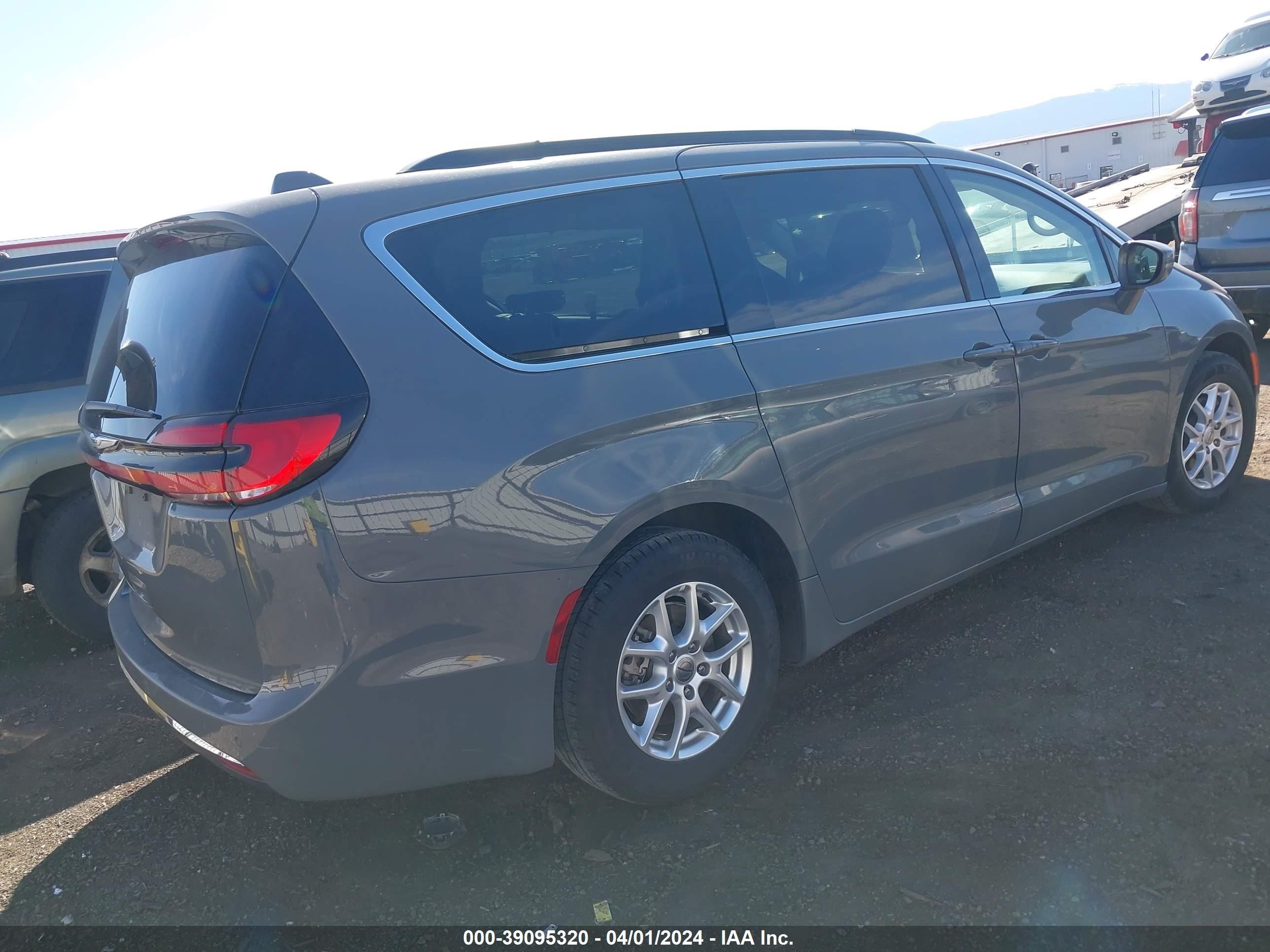 Photo 3 VIN: 2C4RC1BG9NR133321 - CHRYSLER PACIFICA 