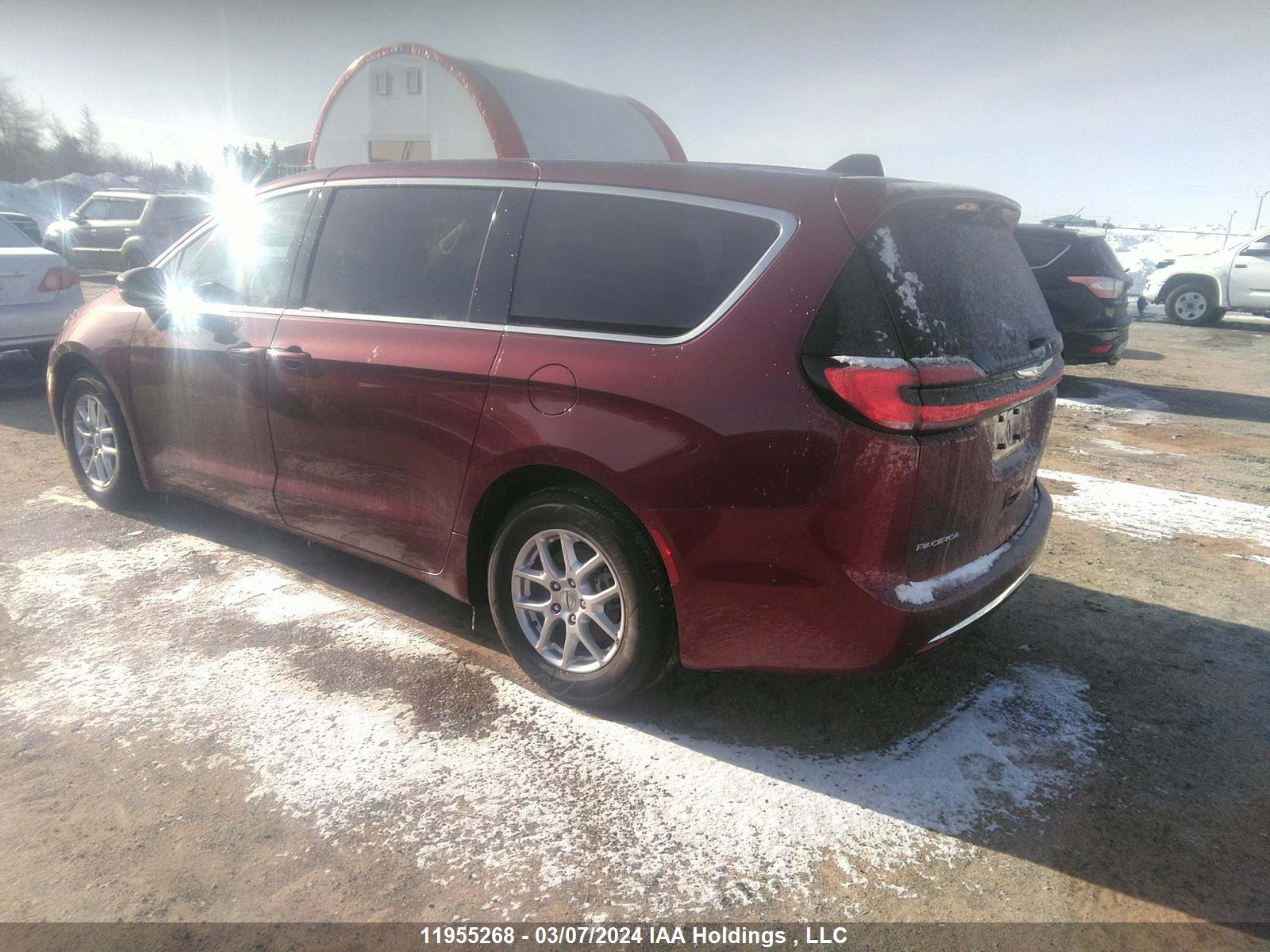 Photo 2 VIN: 2C4RC1BG9PR506022 - CHRYSLER PACIFICA 