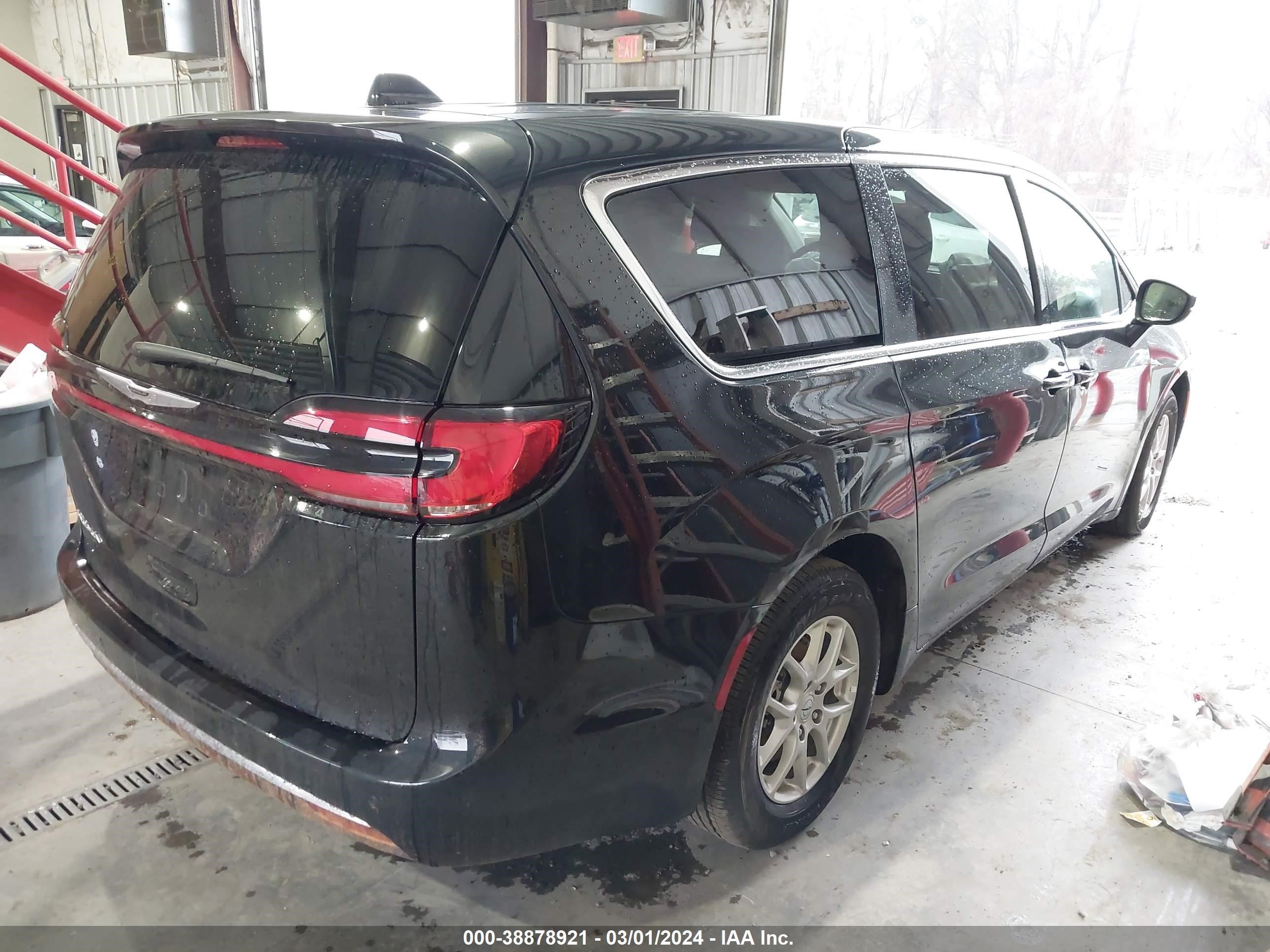 Photo 3 VIN: 2C4RC1BG9PR627651 - CHRYSLER PACIFICA 