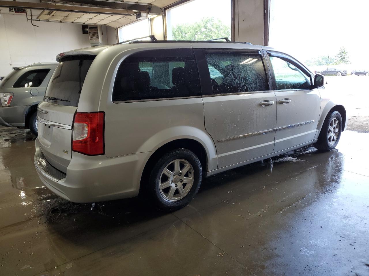 Photo 2 VIN: 2C4RC1BGXCR127136 - CHRYSLER TOWN & COUNTRY 