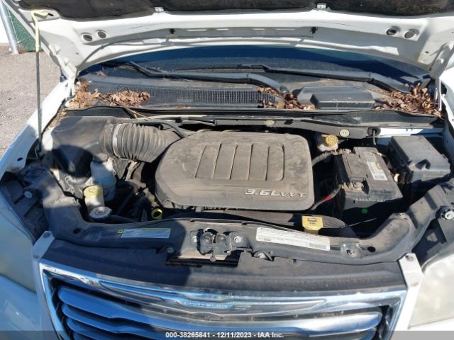 Photo 9 VIN: 2C4RC1BGXCR158046 - CHRYSLER TOWN COUNTRY 