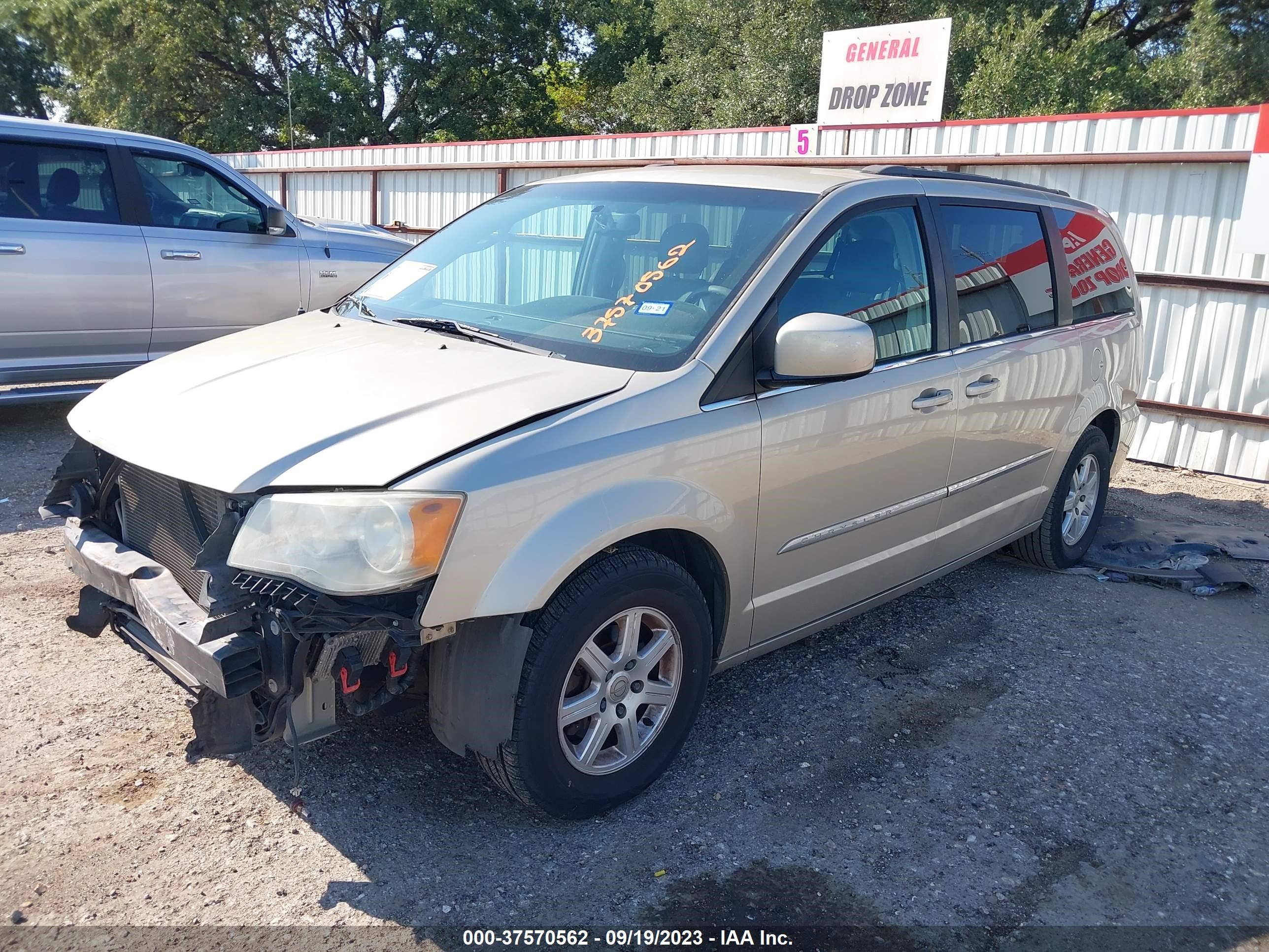 Photo 1 VIN: 2C4RC1BGXCR308821 - CHRYSLER TOWN & COUNTRY 