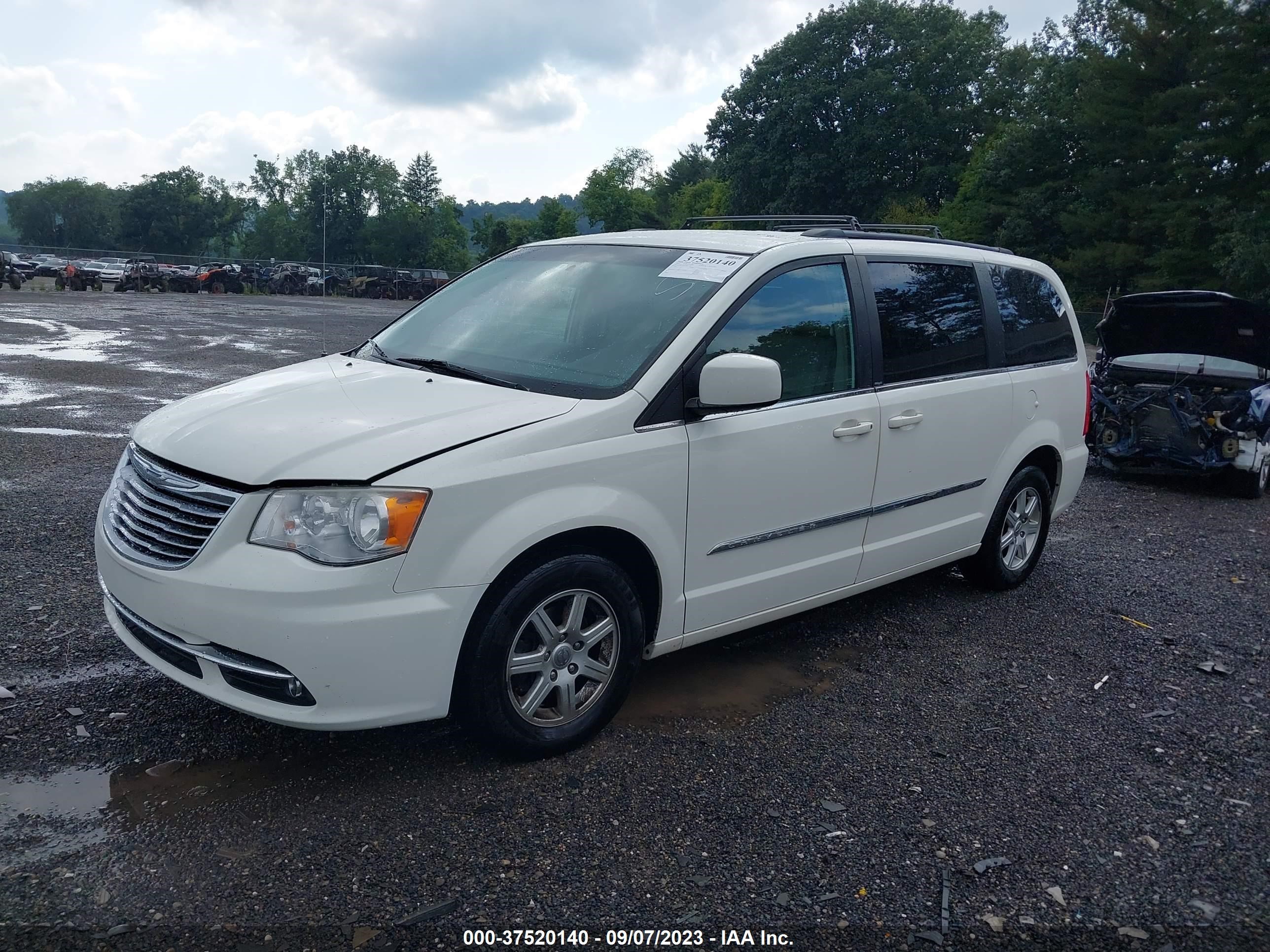 Photo 1 VIN: 2C4RC1BGXDR525562 - CHRYSLER TOWN & COUNTRY 