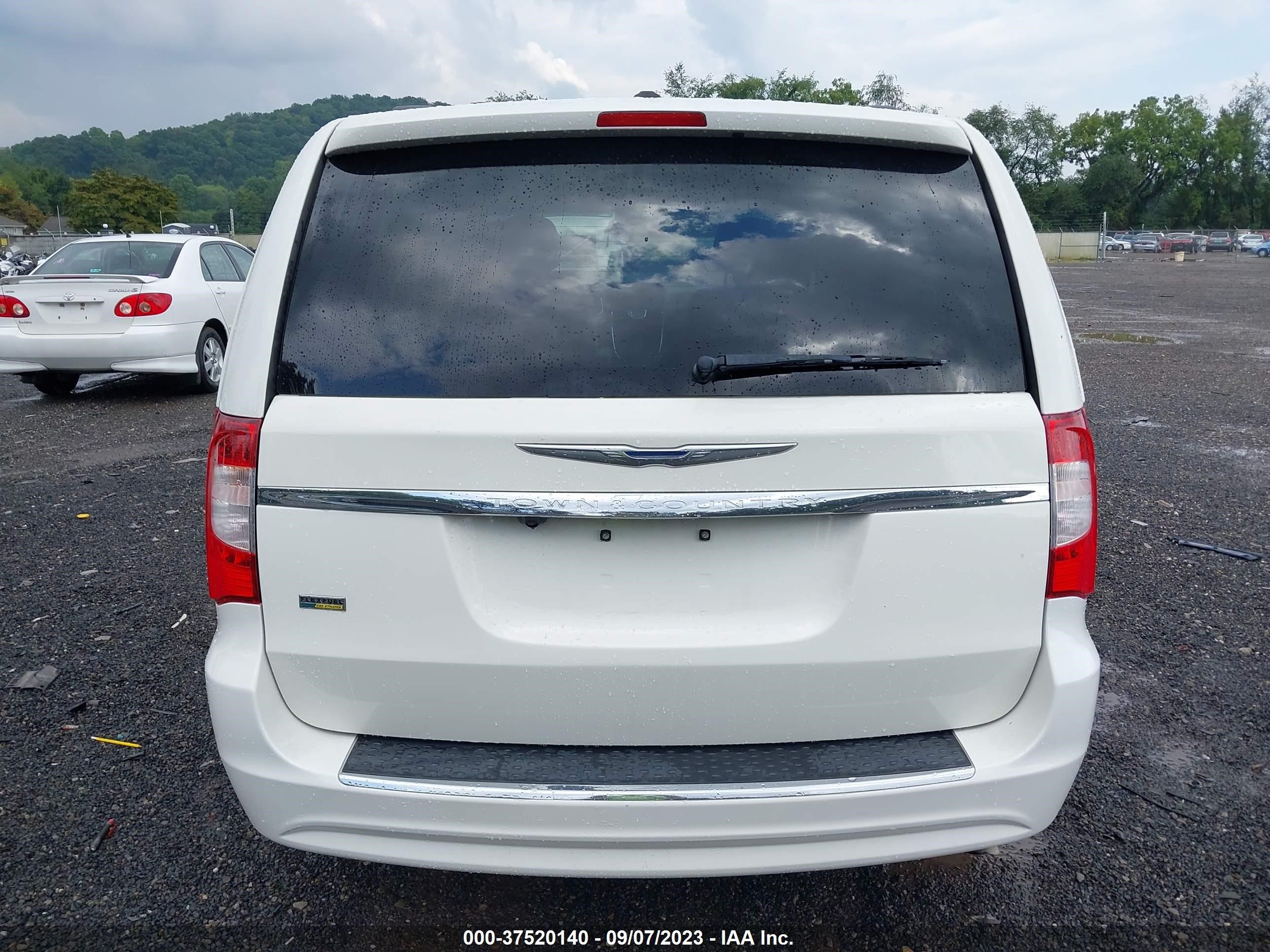 Photo 15 VIN: 2C4RC1BGXDR525562 - CHRYSLER TOWN & COUNTRY 