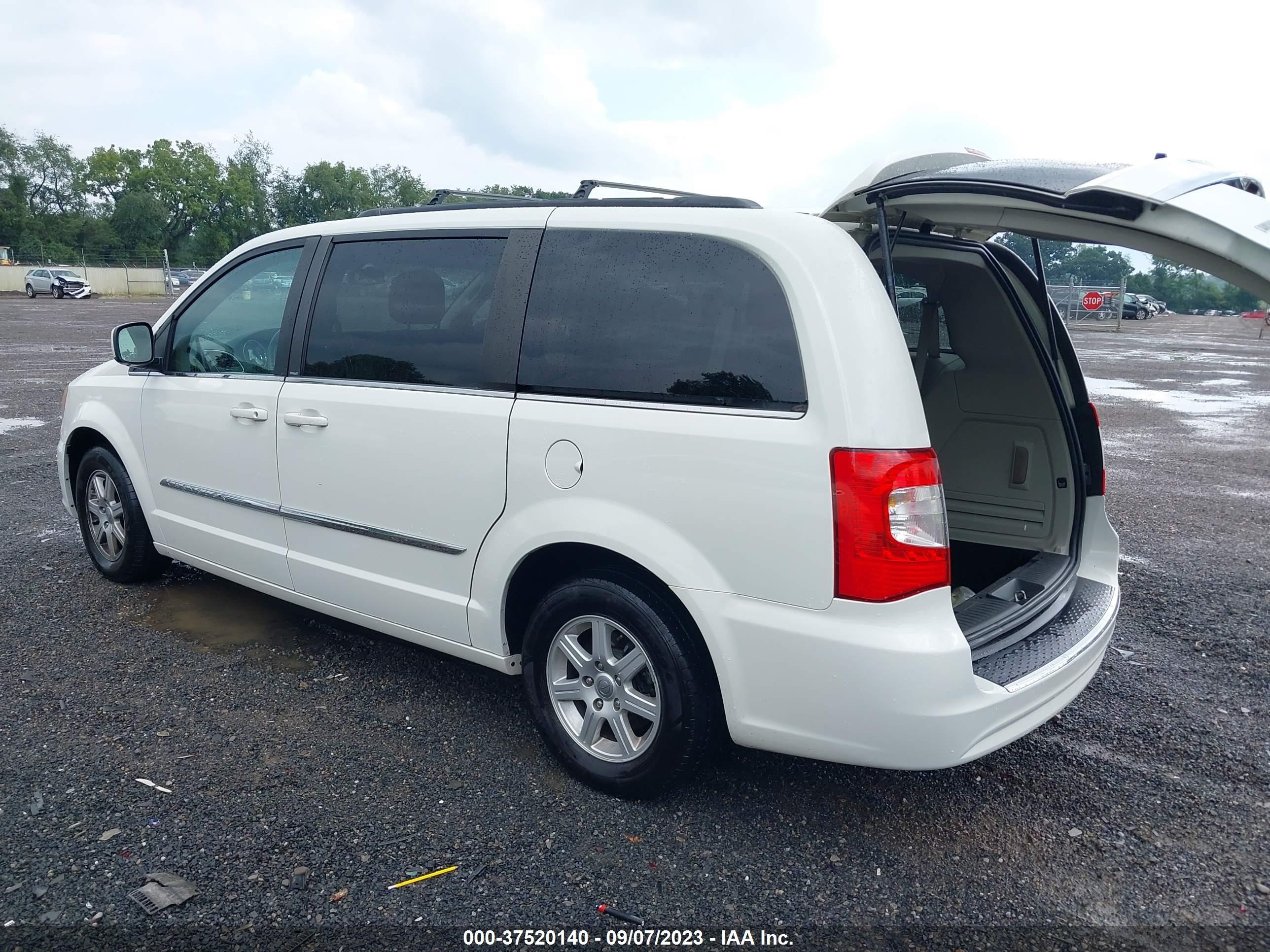 Photo 2 VIN: 2C4RC1BGXDR525562 - CHRYSLER TOWN & COUNTRY 