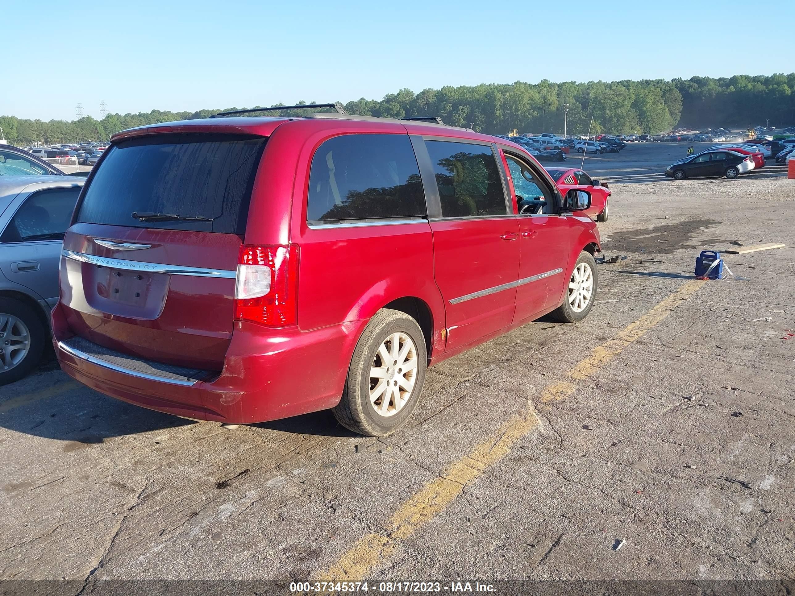 Photo 3 VIN: 2C4RC1BGXDR588399 - CHRYSLER TOWN & COUNTRY 