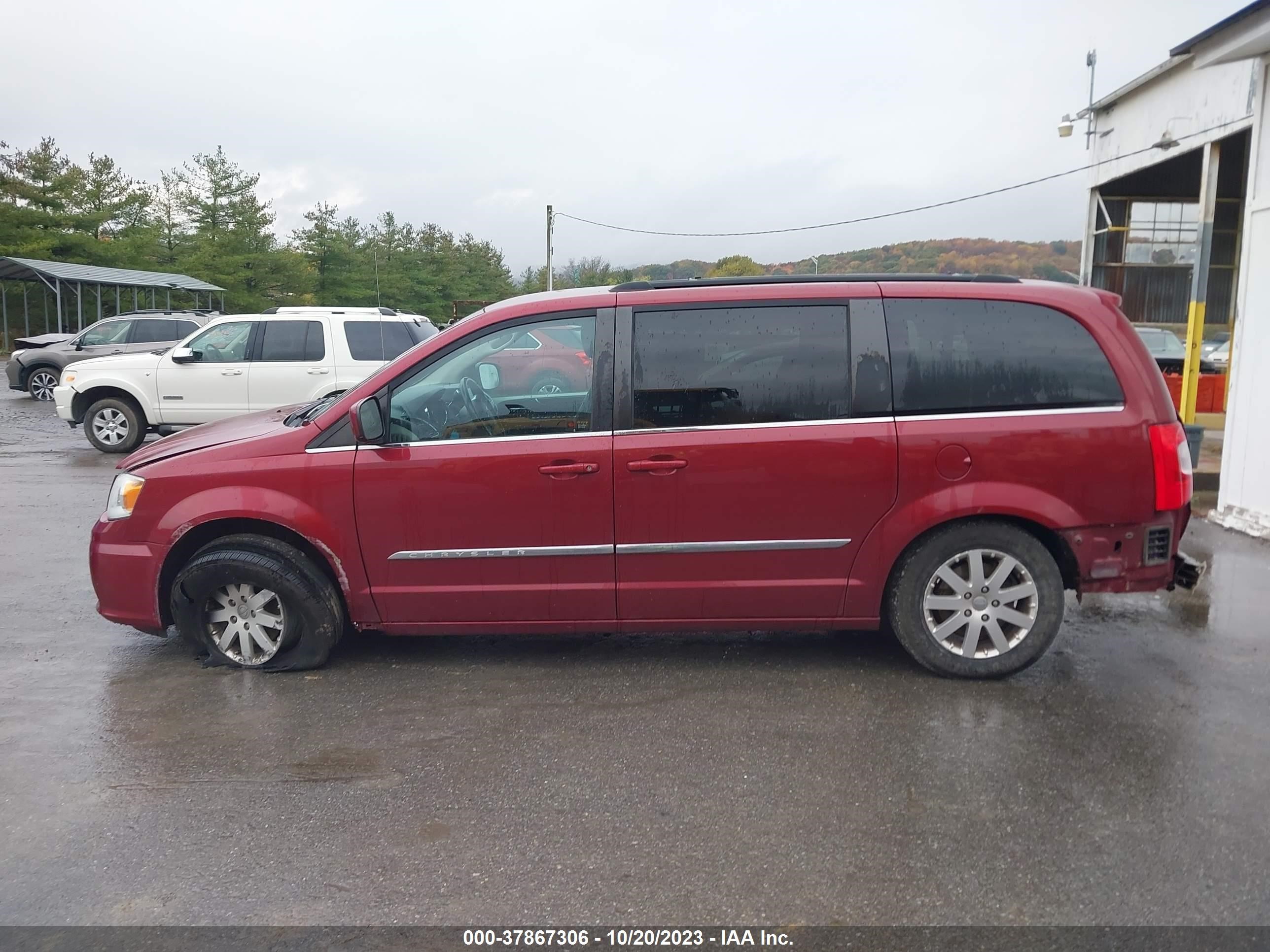 Photo 14 VIN: 2C4RC1BGXFR544471 - CHRYSLER TOWN & COUNTRY 