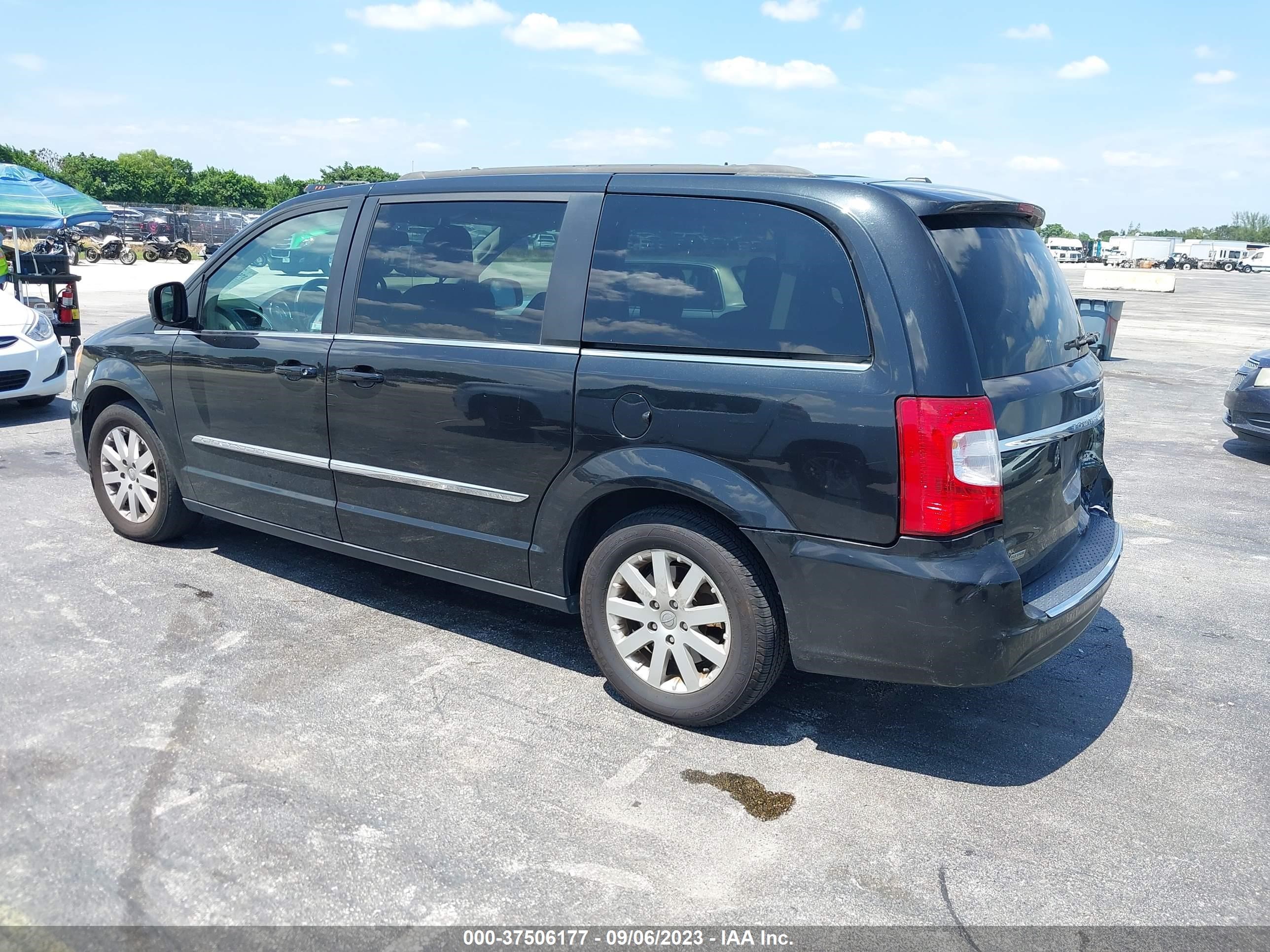 Photo 2 VIN: 2C4RC1BGXFR601722 - CHRYSLER TOWN & COUNTRY 