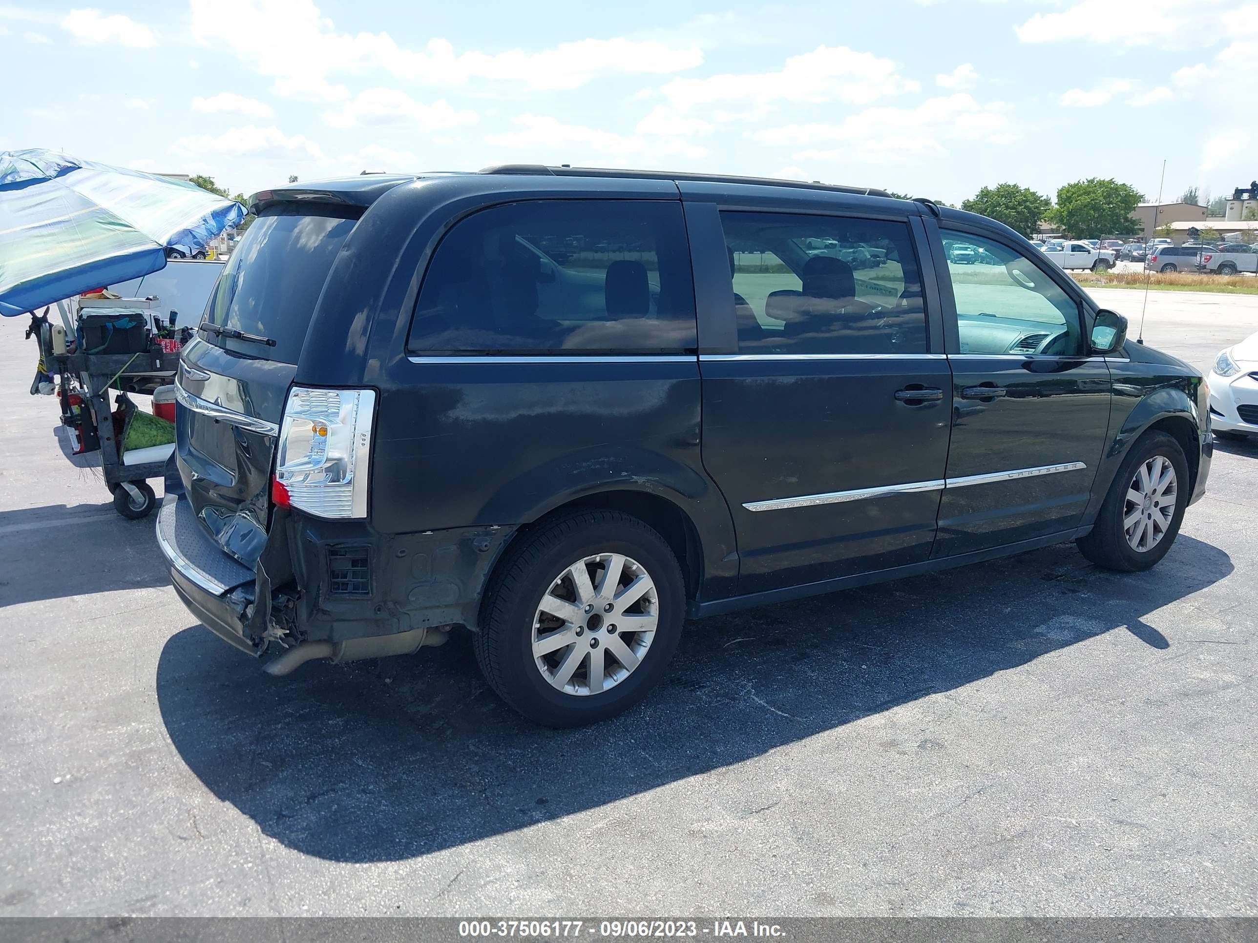 Photo 3 VIN: 2C4RC1BGXFR601722 - CHRYSLER TOWN & COUNTRY 