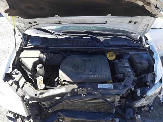 Photo 6 VIN: 2C4RC1BGXFR695164 - CHRYSLER TOWN &AMP COU 