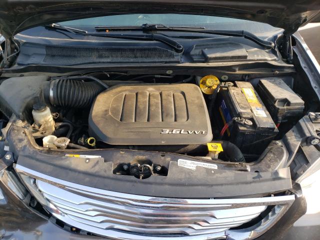 Photo 6 VIN: 2C4RC1BGXGR231745 - CHRYSLER TOWN &AMP COU 