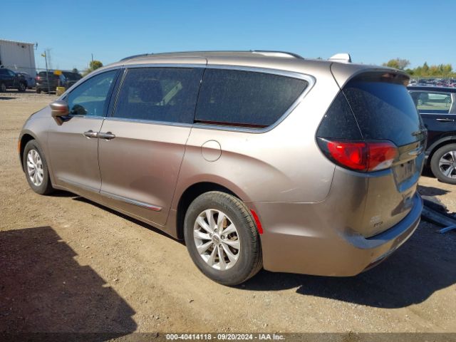 Photo 2 VIN: 2C4RC1BGXHR539905 - CHRYSLER PACIFICA 