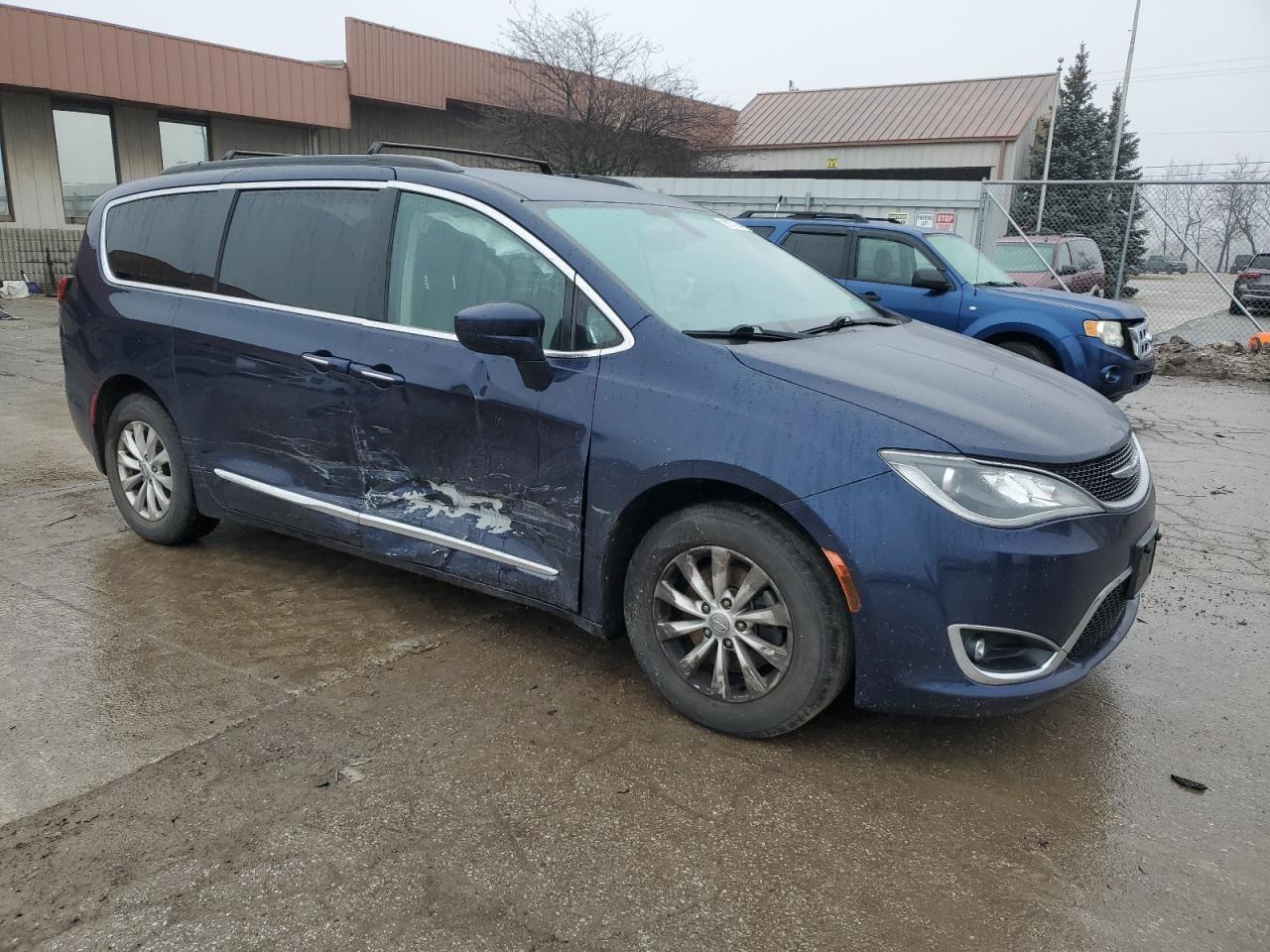 Photo 3 VIN: 2C4RC1BGXHR569146 - CHRYSLER PACIFICA 