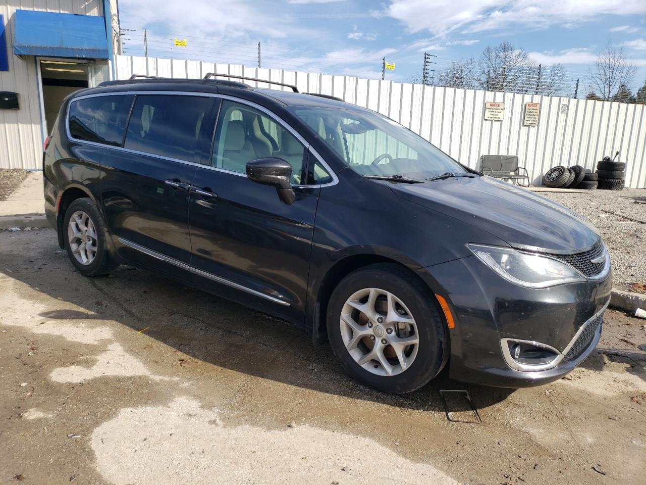 Photo 3 VIN: 2C4RC1BGXHR598534 - CHRYSLER PACIFICA 