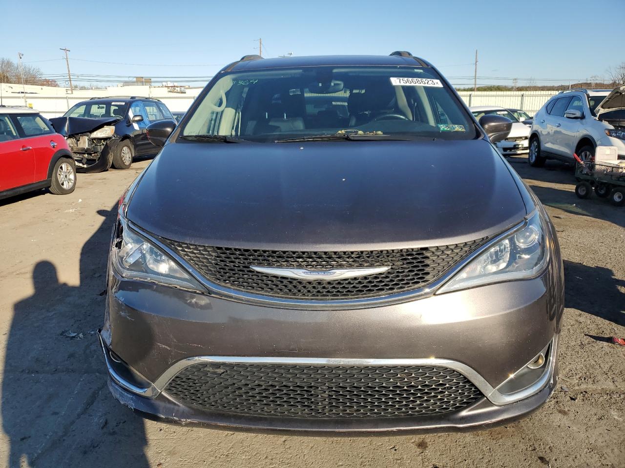 Photo 4 VIN: 2C4RC1BGXHR763689 - CHRYSLER PACIFICA 