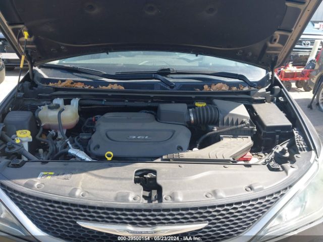 Photo 9 VIN: 2C4RC1BGXHR795123 - CHRYSLER PACIFICA 