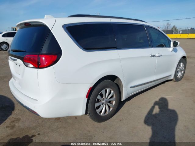 Photo 3 VIN: 2C4RC1BGXHR795526 - CHRYSLER PACIFICA 