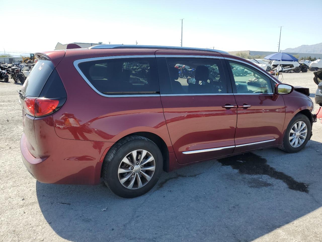 Photo 2 VIN: 2C4RC1BGXJR216881 - CHRYSLER PACIFICA 