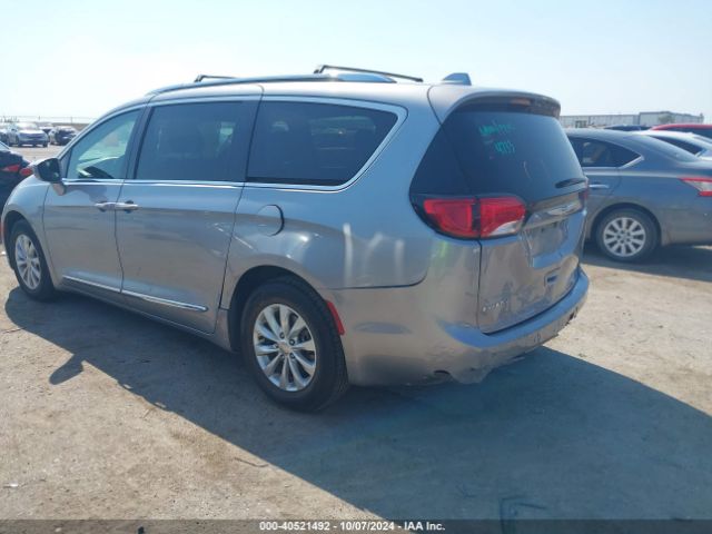 Photo 2 VIN: 2C4RC1BGXKR537126 - CHRYSLER PACIFICA 