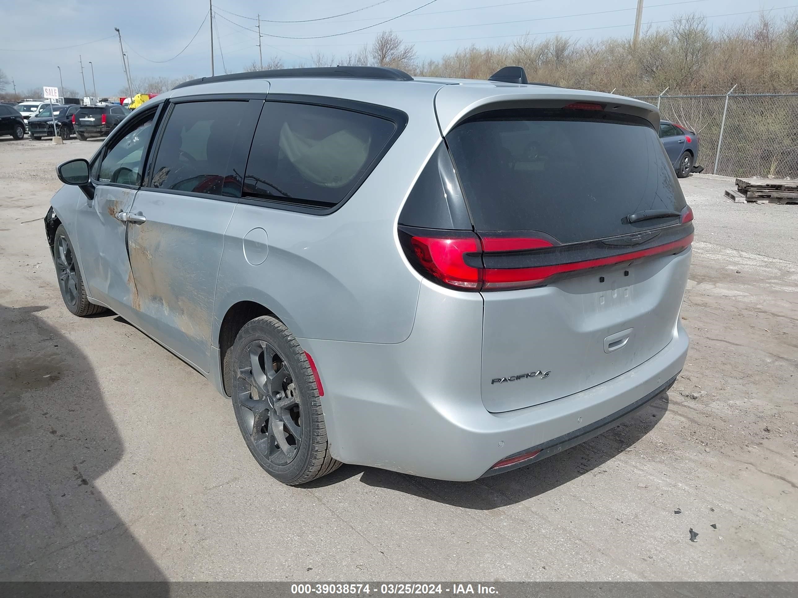 Photo 2 VIN: 2C4RC1BGXPR509270 - CHRYSLER PACIFICA 