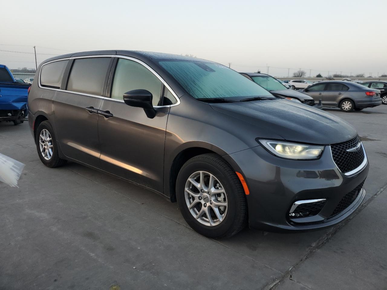 Photo 4 VIN: 2C4RC1BGXPR575009 - CHRYSLER PACIFICA 