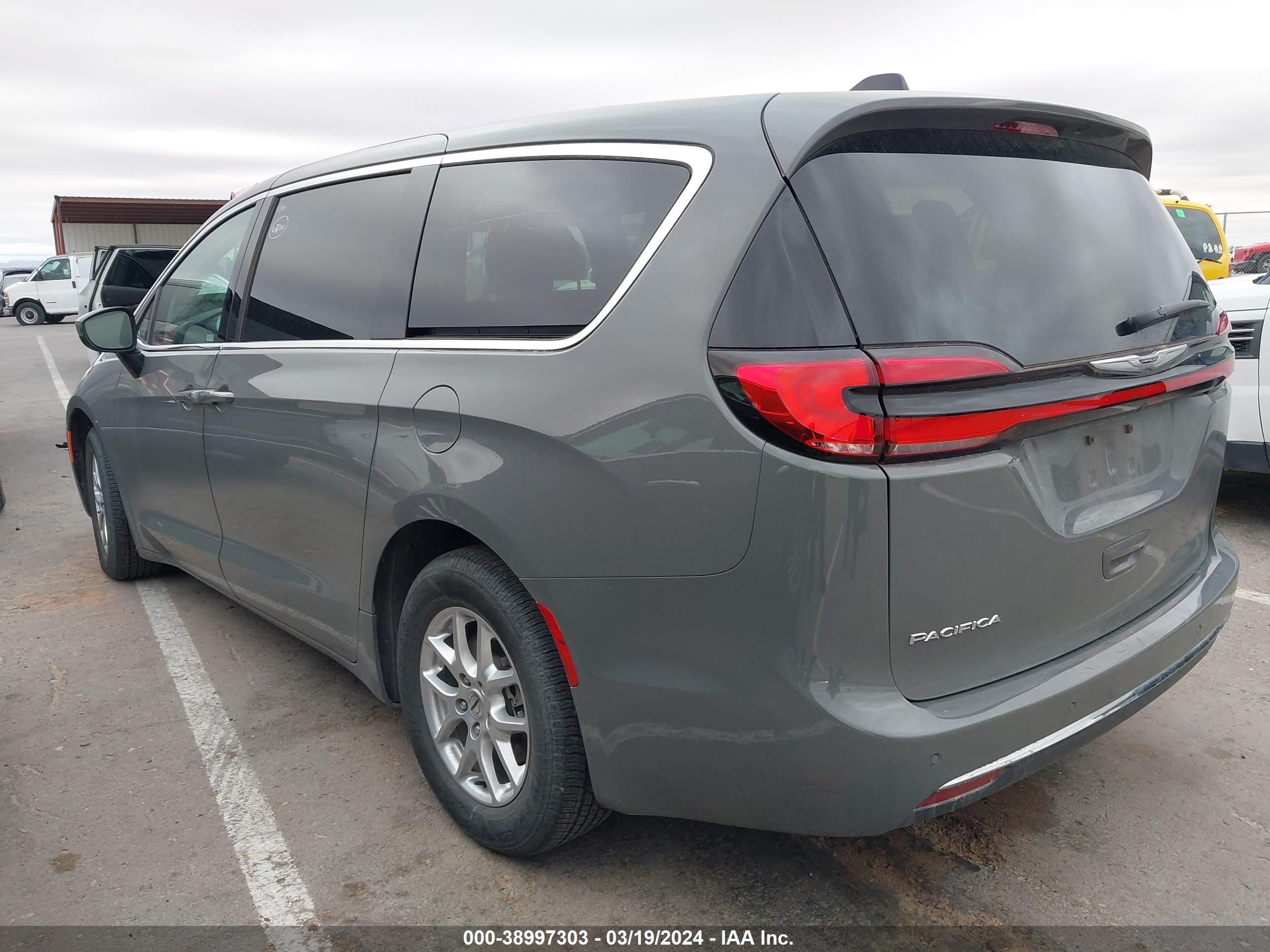 Photo 2 VIN: 2C4RC1BGXPR590349 - CHRYSLER PACIFICA 