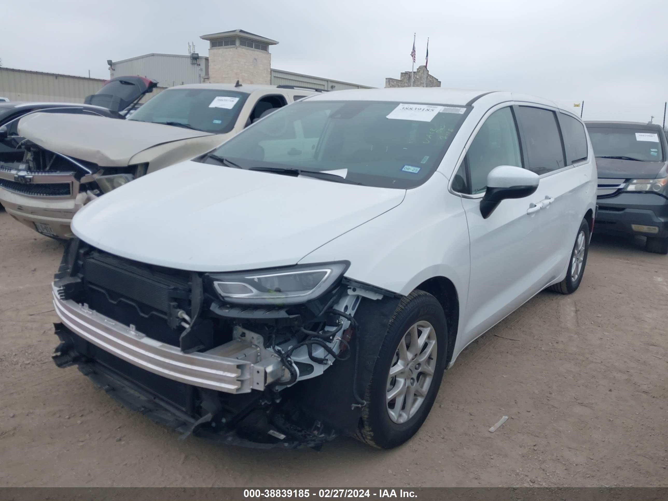 Photo 1 VIN: 2C4RC1BGXPR590352 - CHRYSLER PACIFICA 