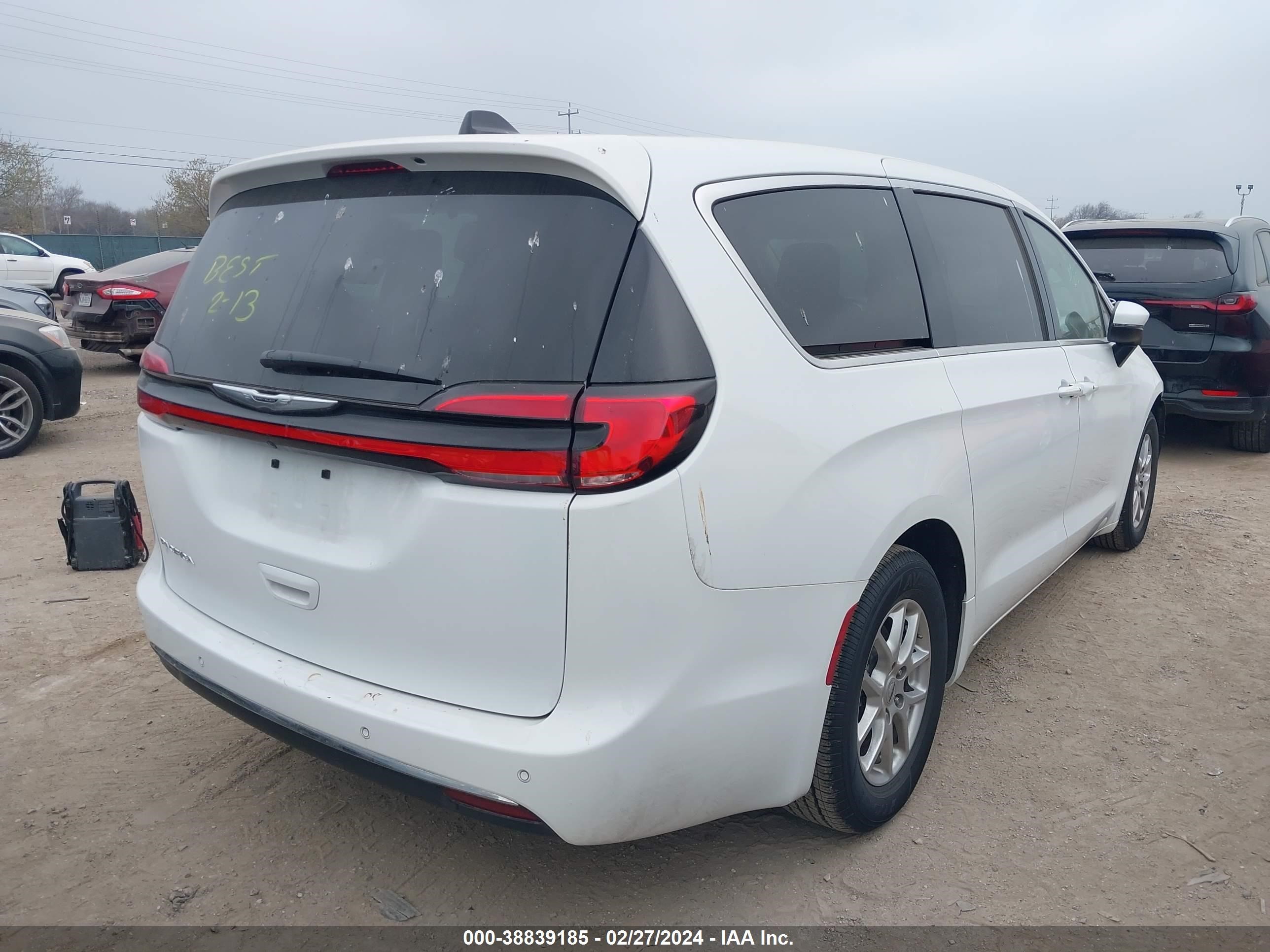 Photo 3 VIN: 2C4RC1BGXPR590352 - CHRYSLER PACIFICA 