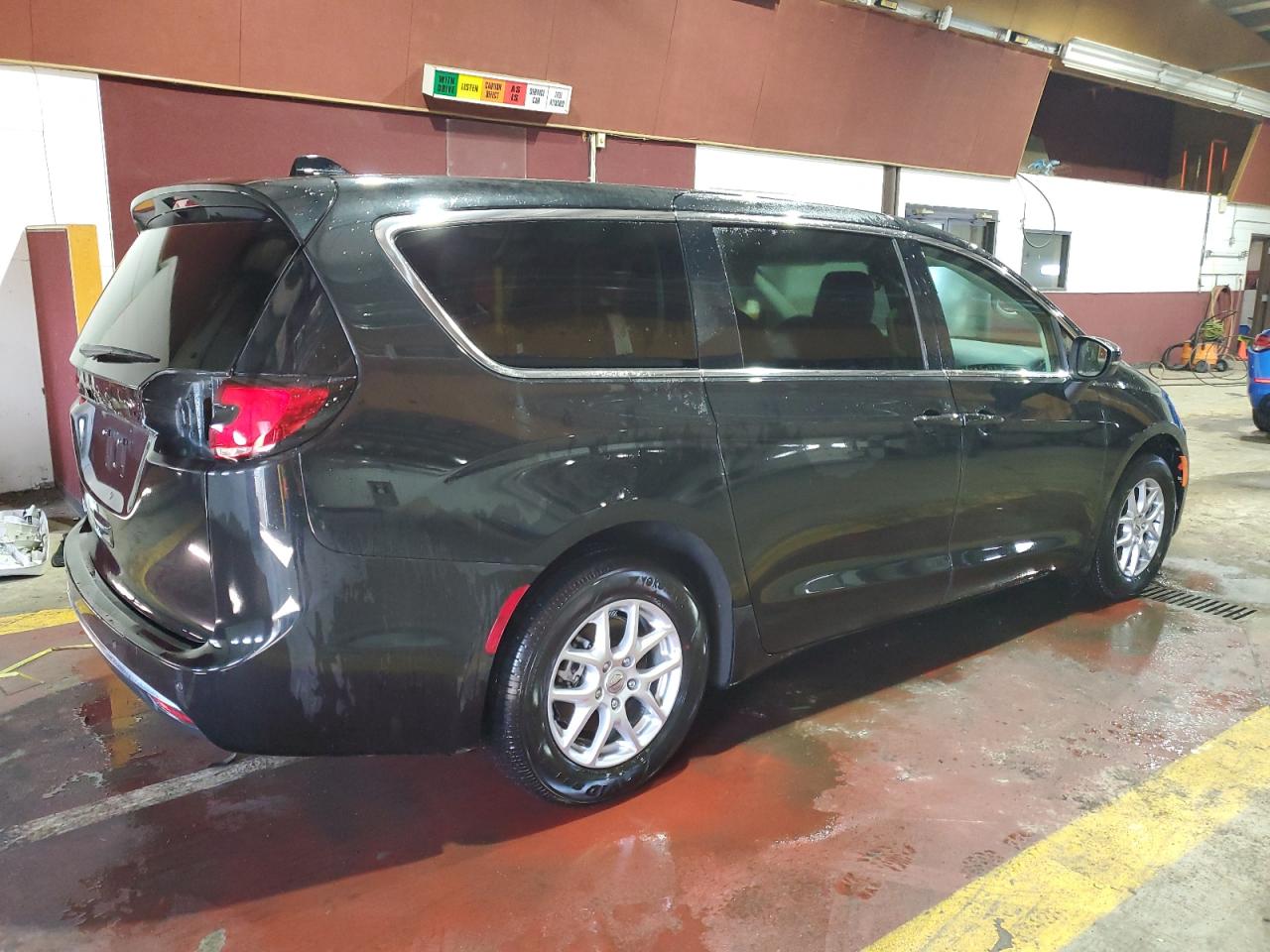 Photo 2 VIN: 2C4RC1BGXPR607604 - CHRYSLER PACIFICA 