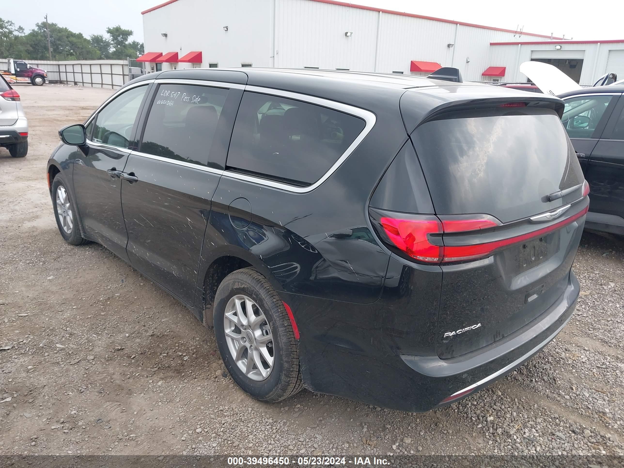 Photo 2 VIN: 2C4RC1BGXRR136332 - CHRYSLER PACIFICA 