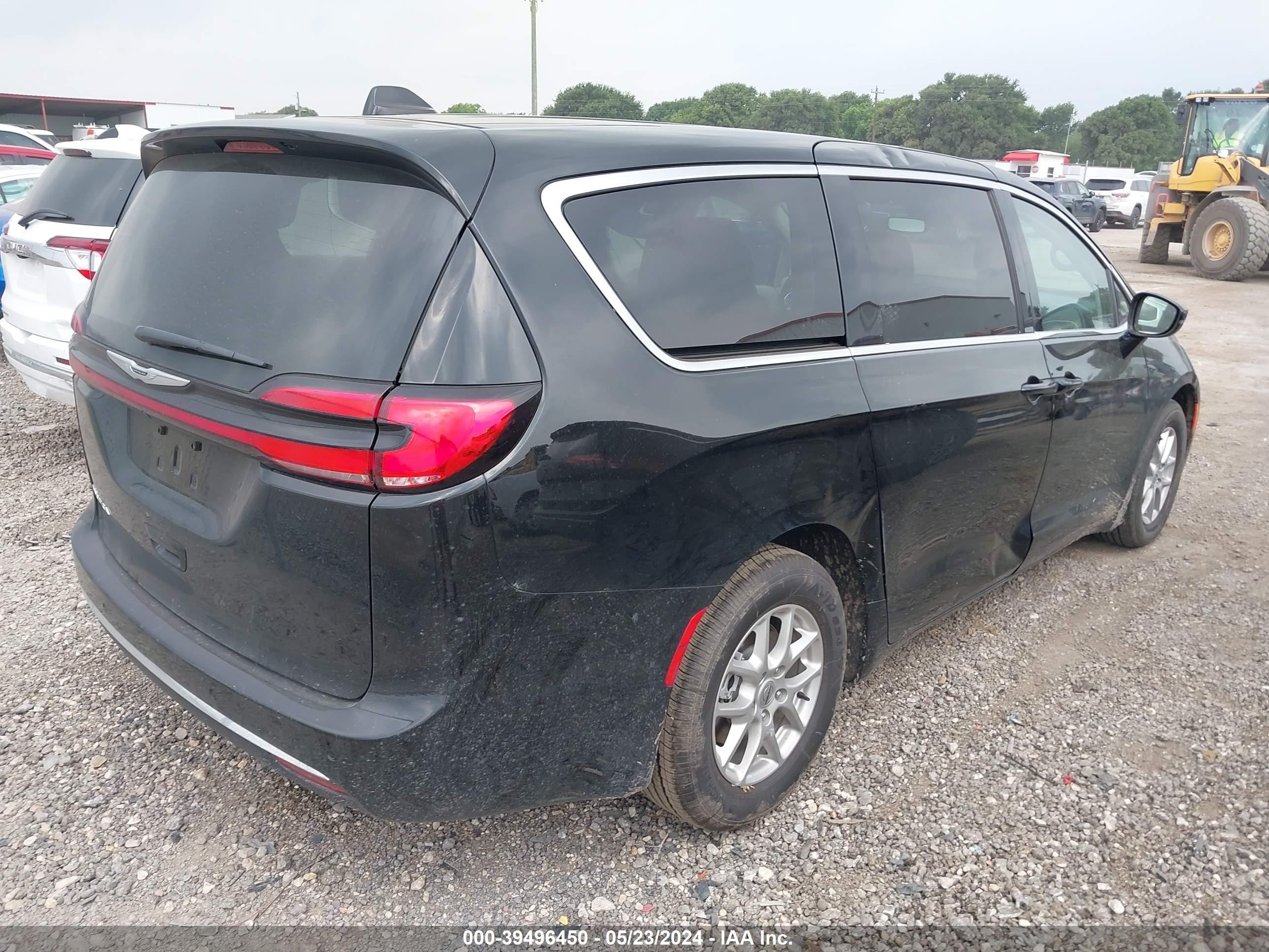 Photo 3 VIN: 2C4RC1BGXRR136332 - CHRYSLER PACIFICA 