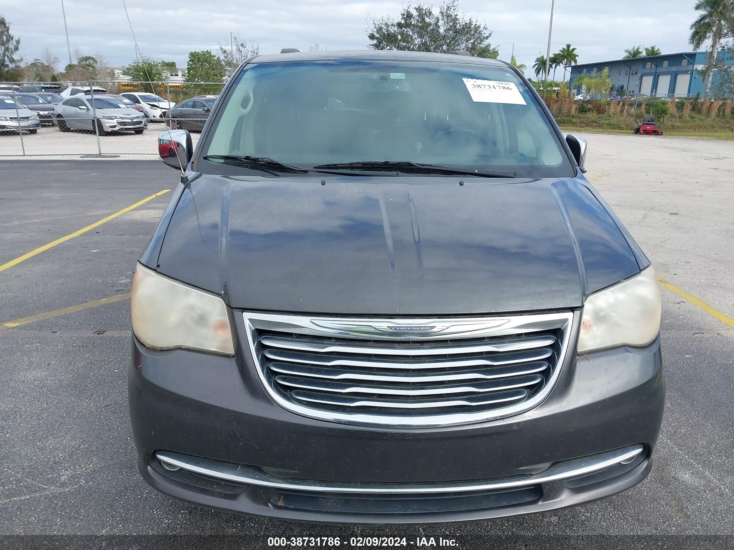 Photo 5 VIN: 2C4RC1CG0ER303550 - CHRYSLER MINIVAN 