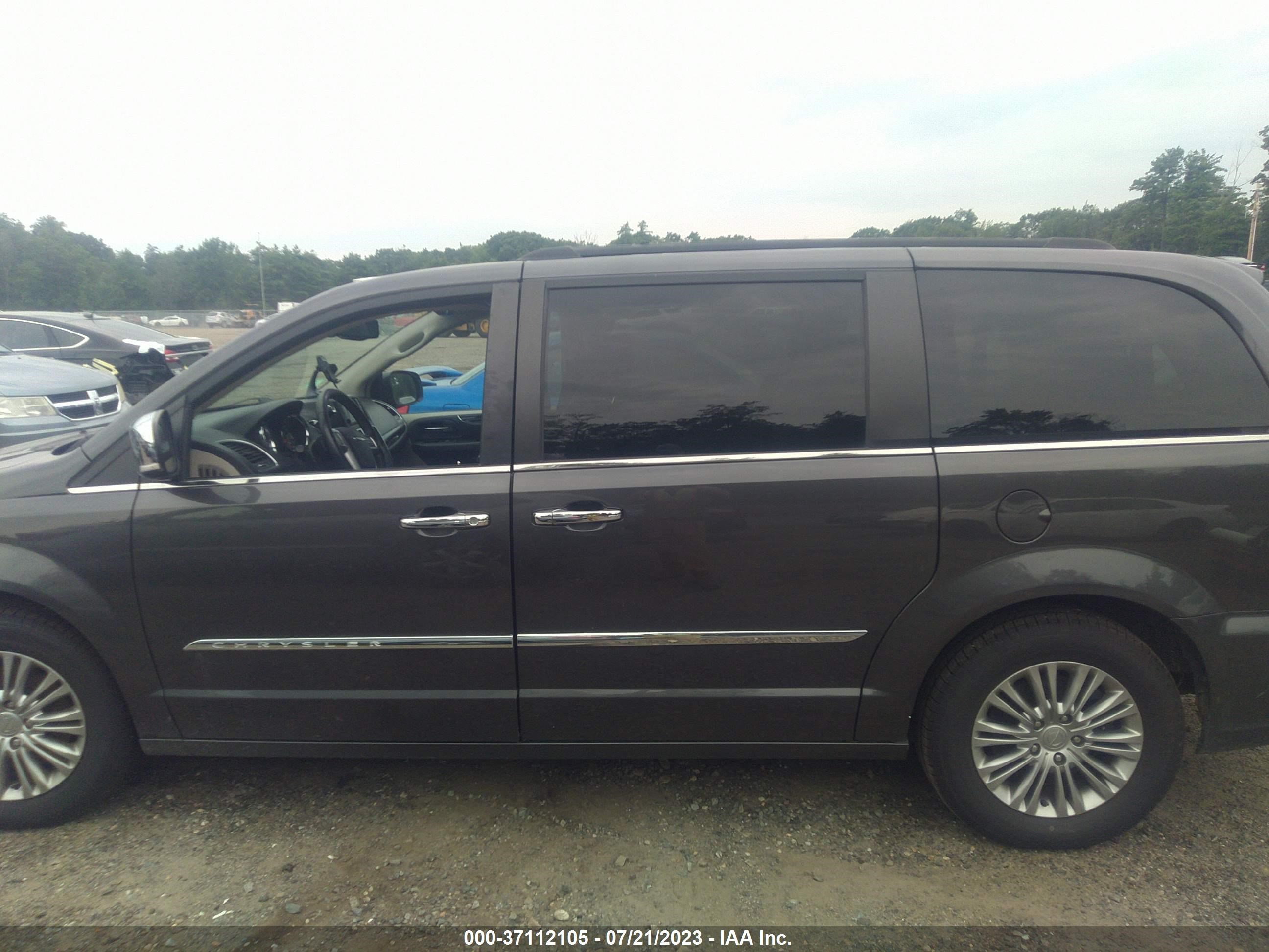 Photo 13 VIN: 2C4RC1CG0FR755838 - CHRYSLER TOWN & COUNTRY 