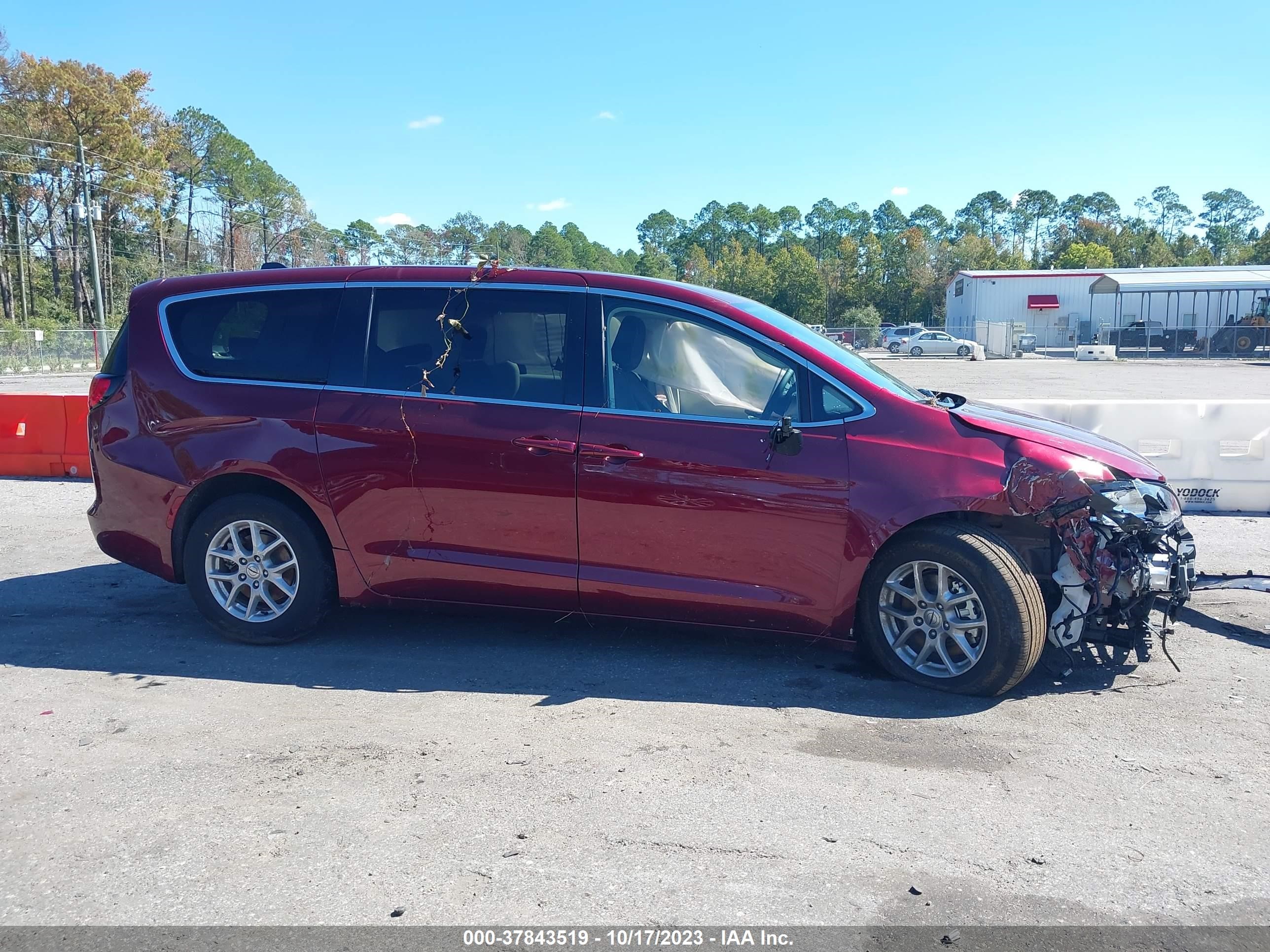 Photo 11 VIN: 2C4RC1CG0NR208633 - CHRYSLER VOYAGER 