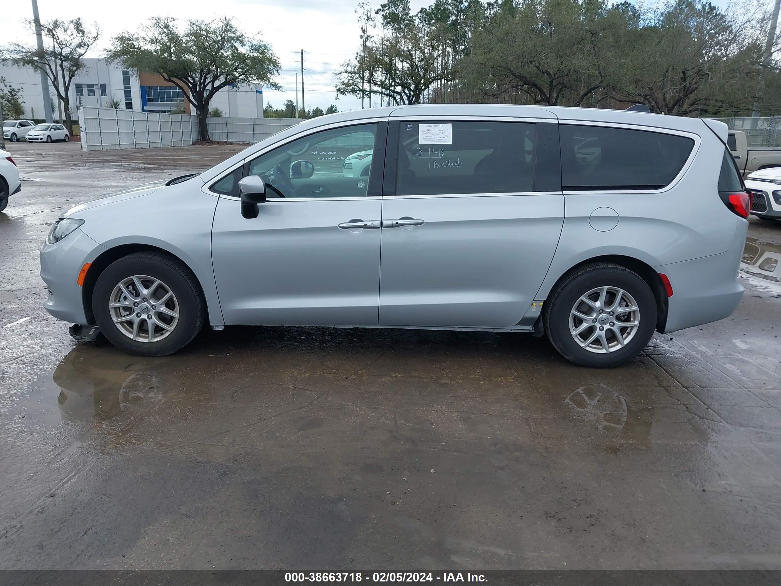 Photo 13 VIN: 2C4RC1CG0PR595977 - CHRYSLER VOYAGER 